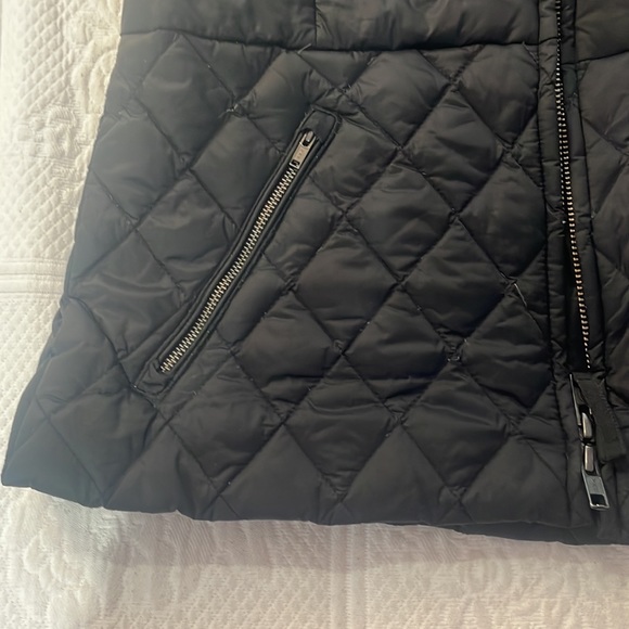 Talbots Petite P black zip up vest. EUC. No evidence of wear. 2 front zip pocket - Picture 4 of 5